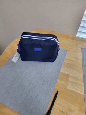 Set Of 3 Packing Cubes and Toiletry Bag by Paravel